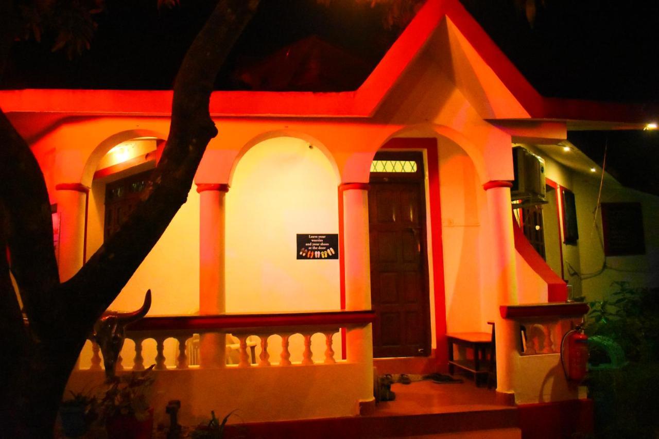 Mitra Hostel Вагатор Экстерьер фото