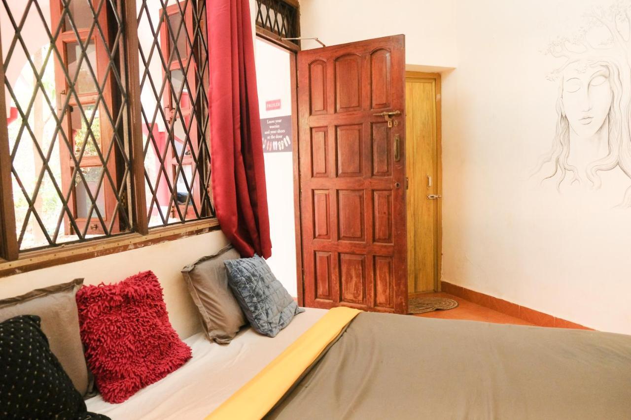 Mitra Hostel Вагатор Экстерьер фото