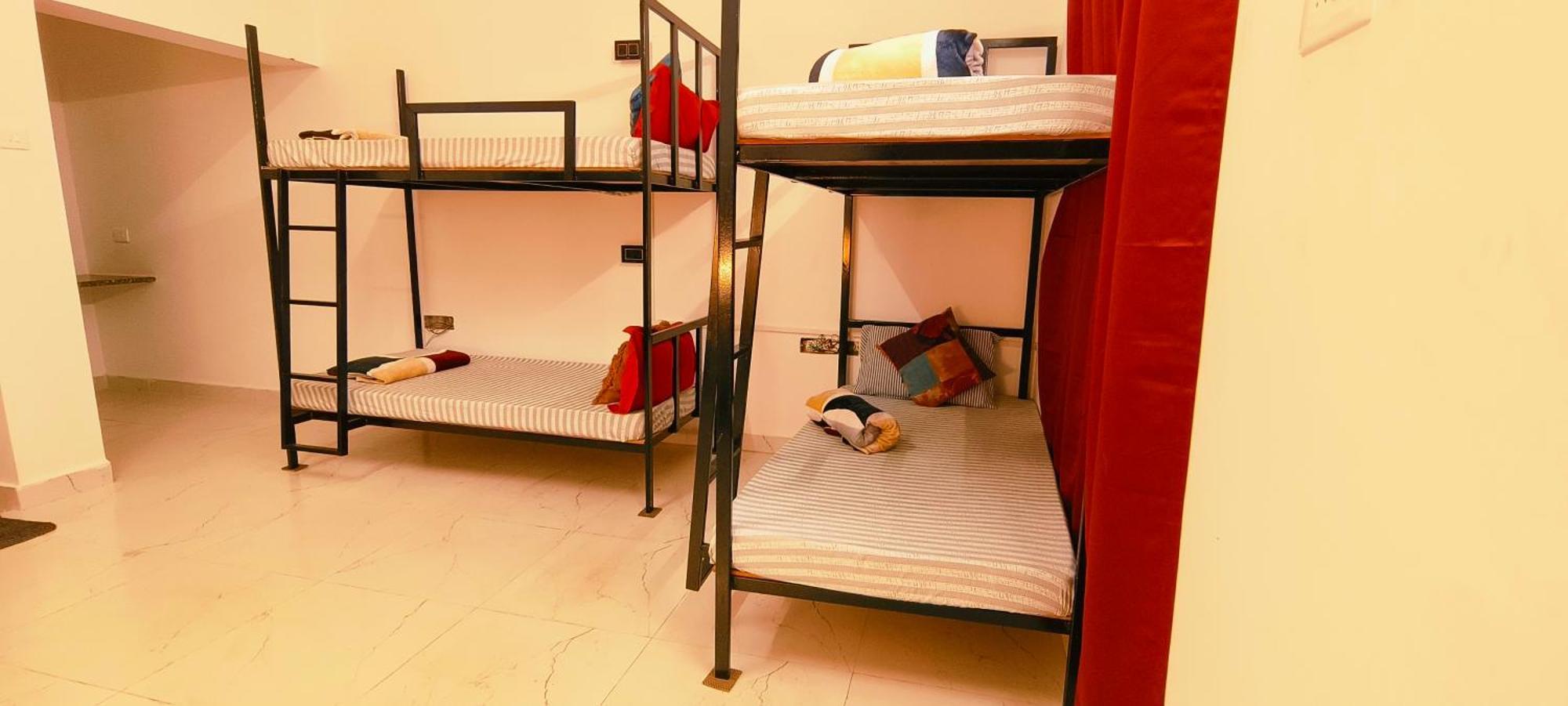 Mitra Hostel Вагатор Экстерьер фото