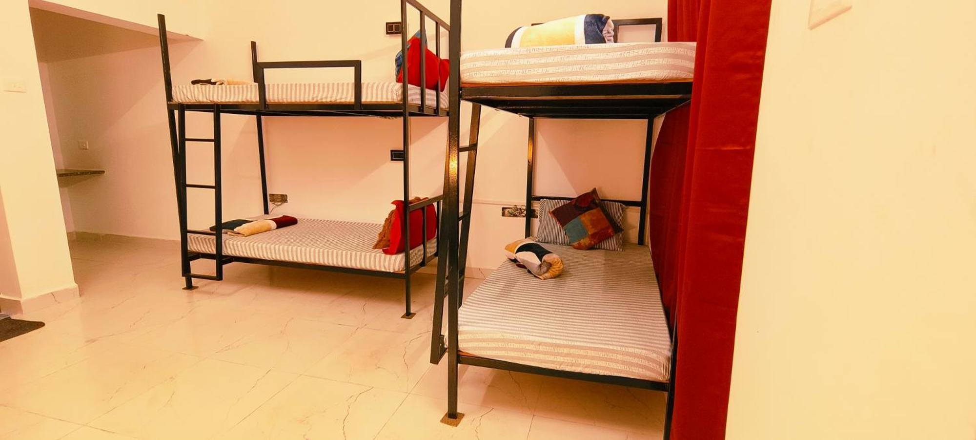 Mitra Hostel Вагатор Экстерьер фото