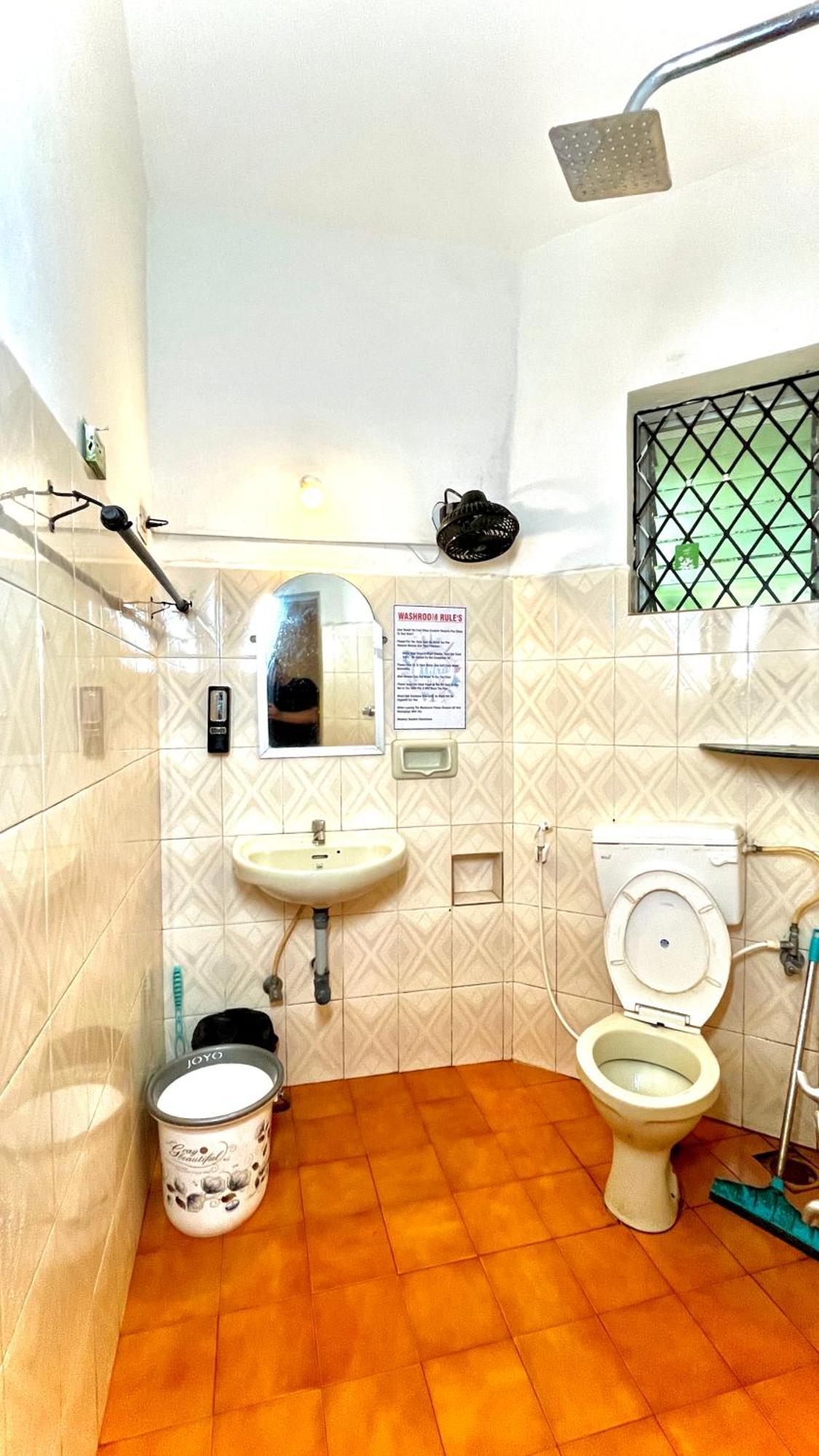 Mitra Hostel Вагатор Экстерьер фото