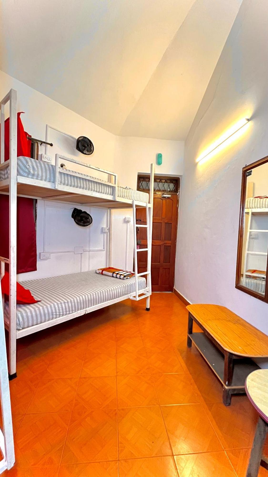 Mitra Hostel Вагатор Экстерьер фото